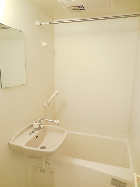 レオパレスドゥジェーム 浴室乾燥機能付き