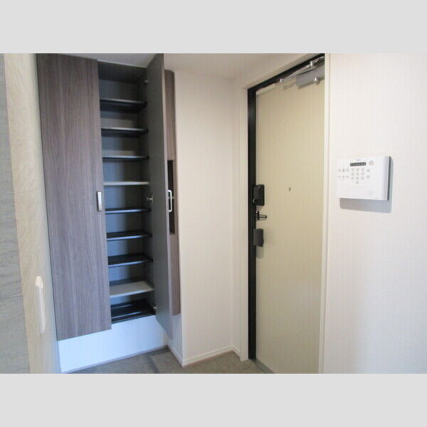 ラ・ペッシュ203号室 トールシューズボックス