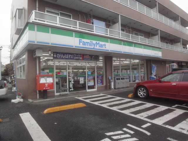 サクラ・コッリーナ ファミリーマート浦和大谷口店まで642ｍ