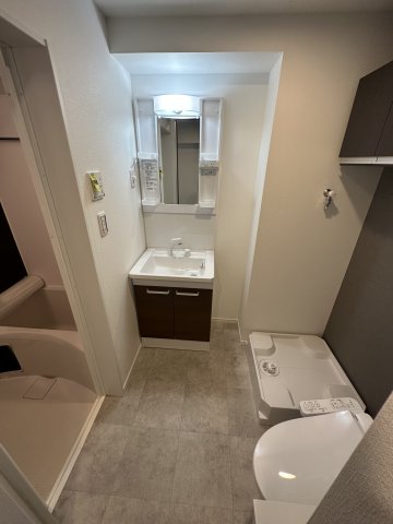 ベル エスペース 洗面所に独立洗面台・トイレ・室内洗濯機置場があります！