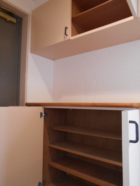 ラ・クラッセ西寺尾 玄関収納