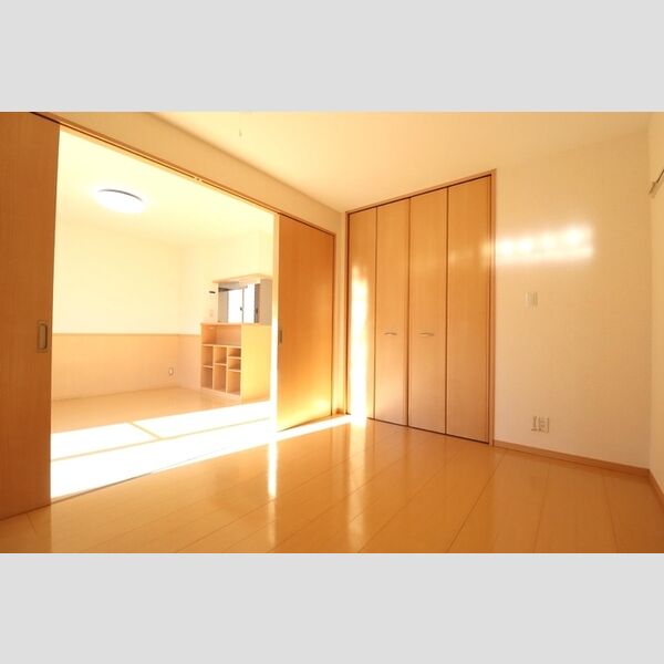 サングランデ101号室 洋室6帖からLDK