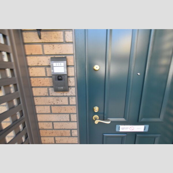 ファミール多摩平205号室 玄関