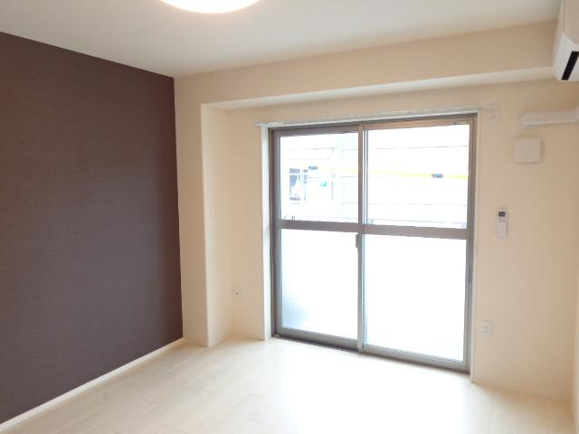 サン　アベニュー 洋室