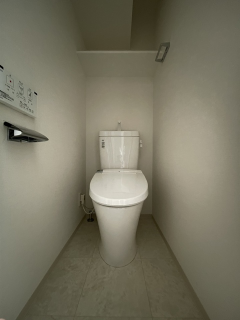 ガーラ・ステーション東神奈川11階 落ち着いた色調のトイレです