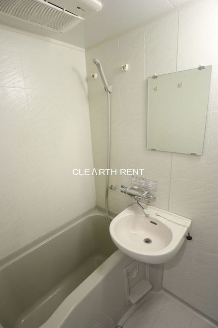 パレステュディオ新宿パークサイド10階 清潔感のあるバスルーム☆浴室乾燥機付き