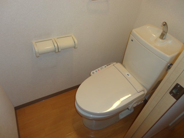 サクラスクェア シャワー付トイレ