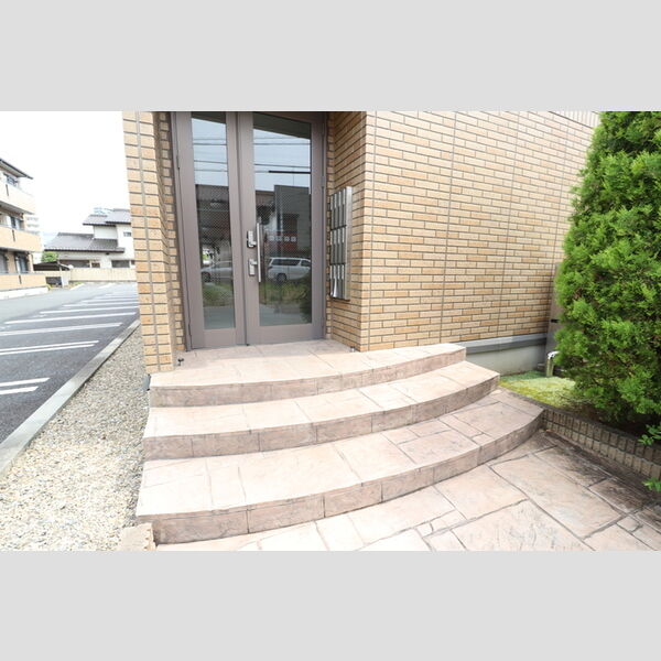 リビングタウン鍵山　C エントランス