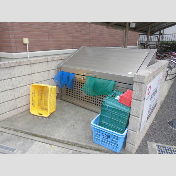シャルムマリー203号室 ゴミ置場