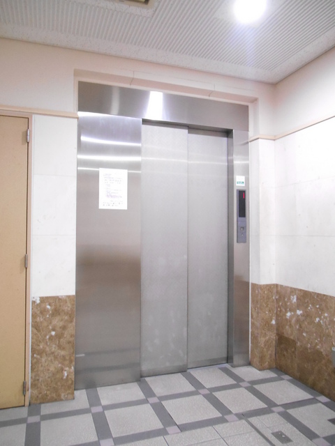 ベスト伊勢佐木長者町4階 エレベーター