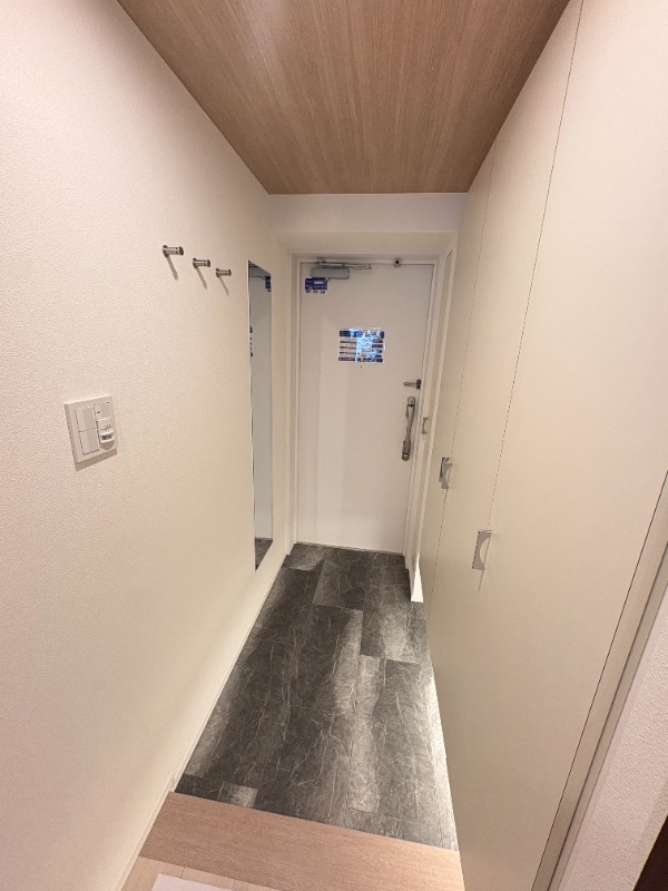 レジディア日本橋馬喰町10階 玄関