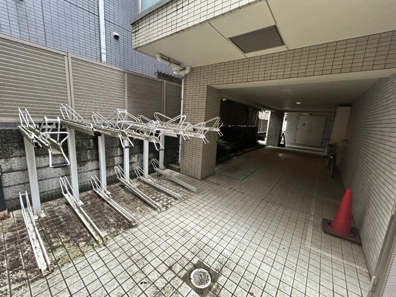 ブライズ西荻窪2階 駐輪スペース