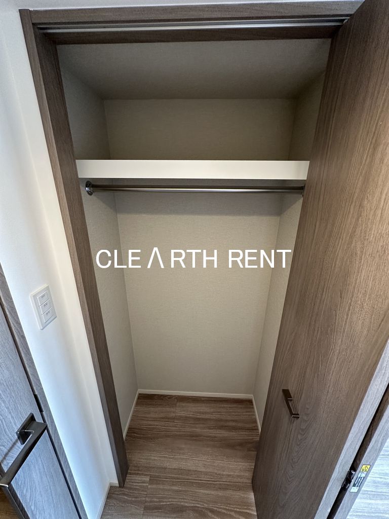 コンシェリア東京 ＜ＨＩＧＡＳＨＩＪＵＪＯ ＲＥＳＩＤＥＮＣＥ9階 収納に便利な枕棚を備えたクローゼットを採用