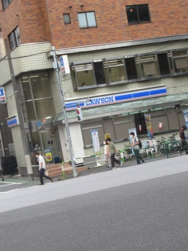 コーポ山吹207号室 【コンビニエンスストア】ローソン 新宿水道町店まで510ｍ