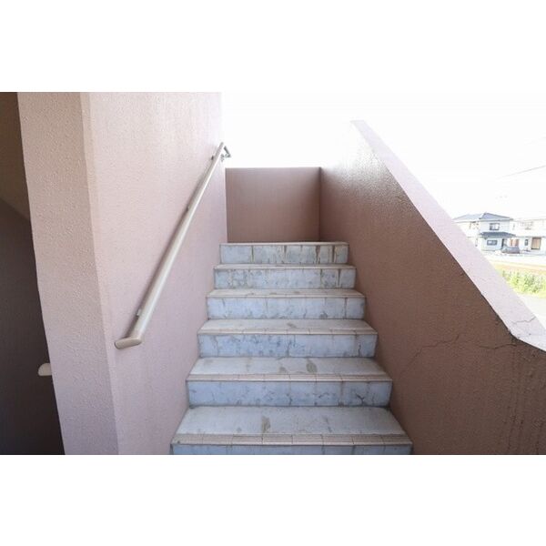 フレグランス203号室 共用階段