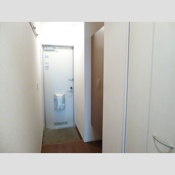 シャルマン・ルミエール103号室 玄関