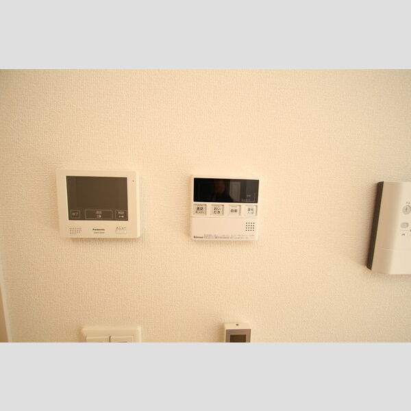 ソレイユ301号室 カラーTVモニターホンで来客チェック!