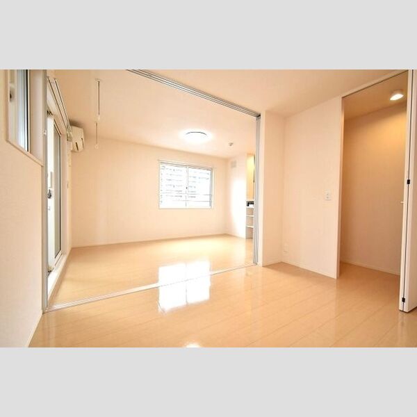 ロイヤルレジデンス本厚木305号室 LDK横洋室