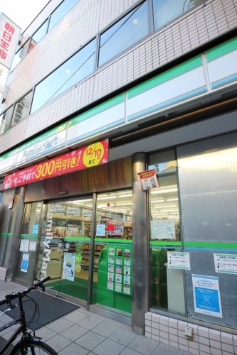 コンシェリア学芸大学 ＴＨＥ ＲＥＳＩＤＥＮＣＥ5階 【コンビニエンスストア】ファミリーマート 学芸大学駅前店まで202ｍ