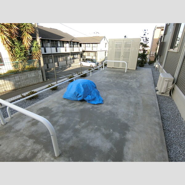 リヴェール湘南203号室 駐輪場