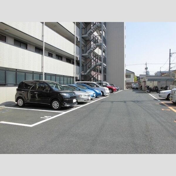 Tガーデン 駐車場