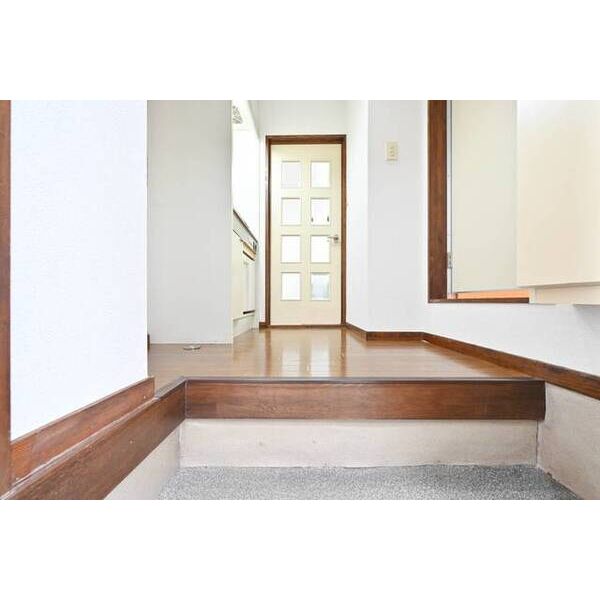 ジュネパレス座間第12-B 玄関