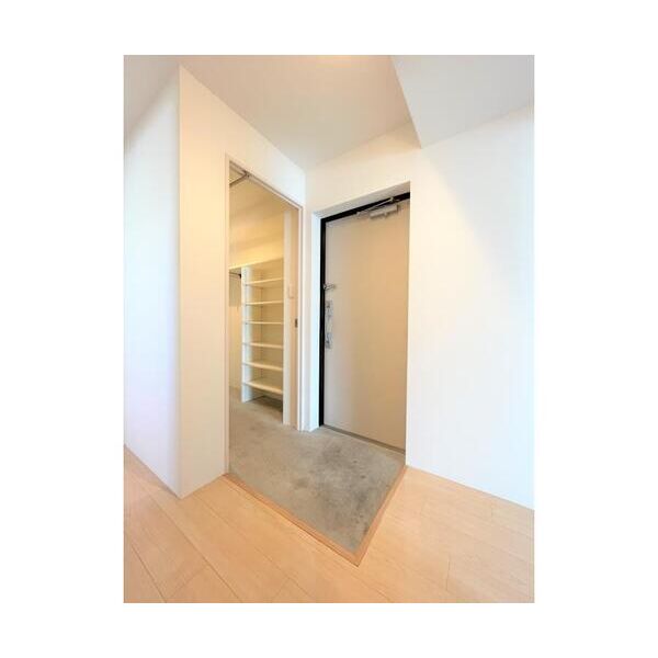 レジス飛鳥山公園402号室 玄関