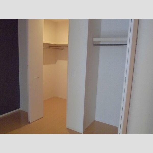 AROUSE 洋室6帖 ウォークインクローゼット