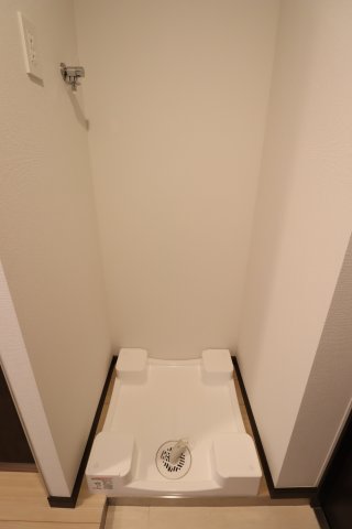 ジェノヴィア堀切菖蒲園1階 洗濯機置場