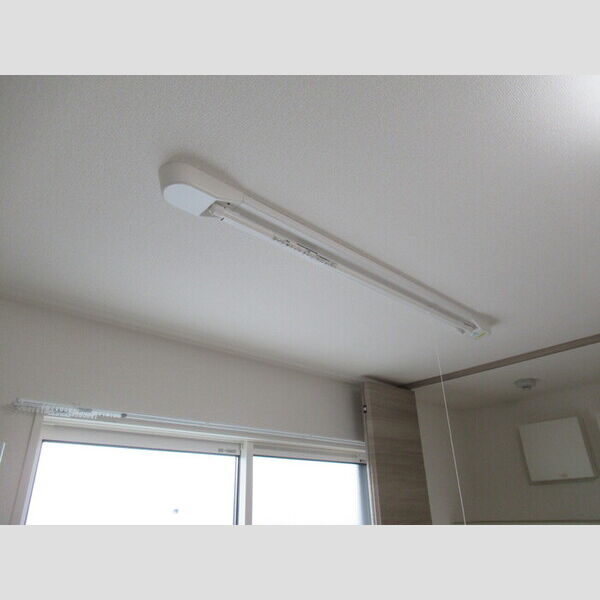 N・D-ROOM IIDACHOU　A棟303号室 室内物干し