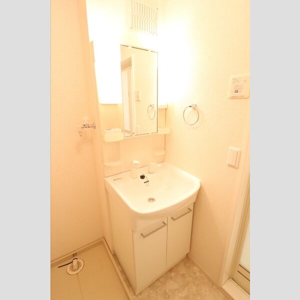 ラ カンパネラ　B303号室 洗髪洗面化粧台