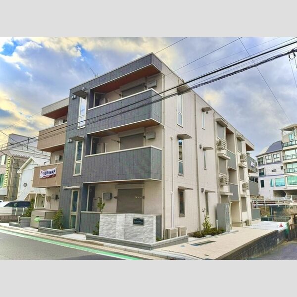 ロイヤルベルム105号室 建物外観