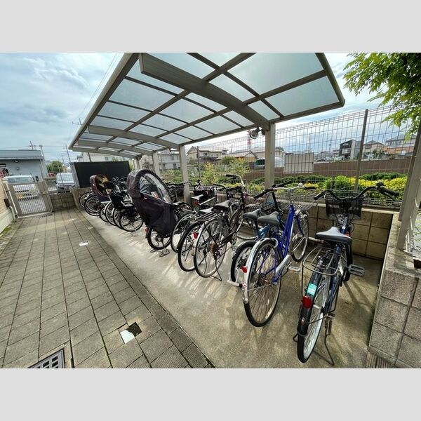 アステール 駐輪場