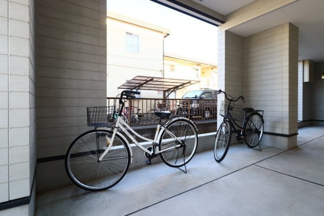 メルクリオ東川口2階 駐輪場