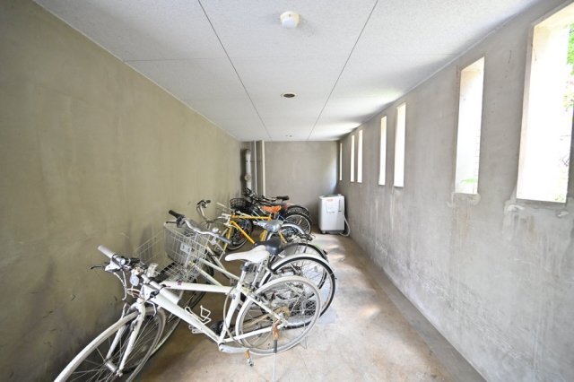 ロアール早稲田3階 駐輪場