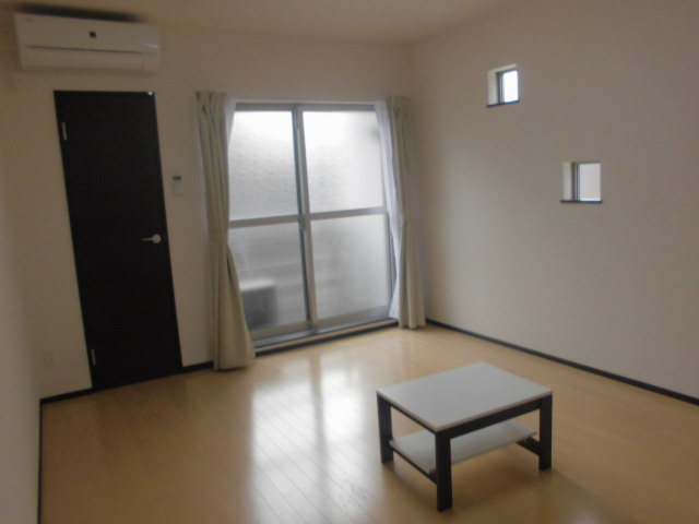 クレイノハピネス204号室 リビング