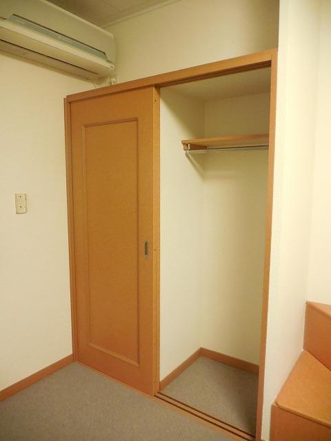 レオパレスニューウェルⅠ206号室 クローゼット付き♪