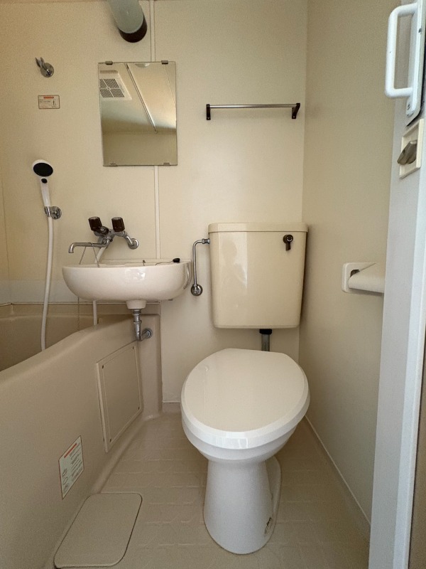 ニューヤングキャッスルB棟1階 トイレ