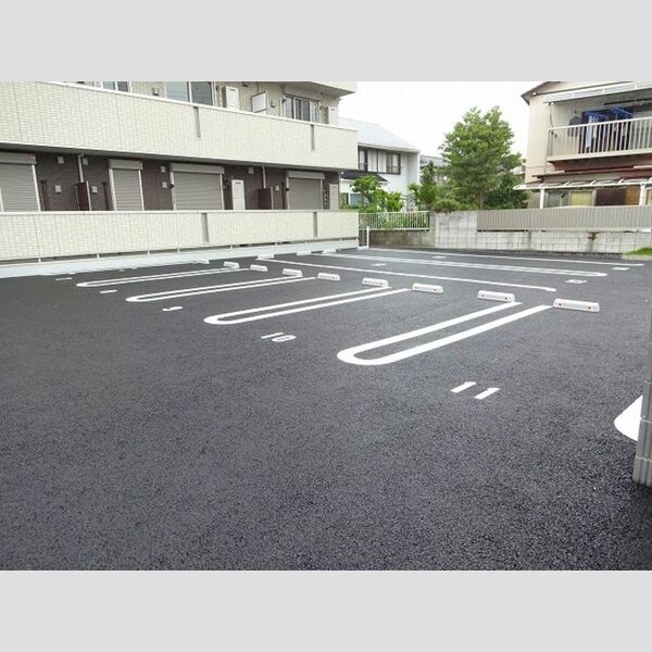 グラナータ 駐車場