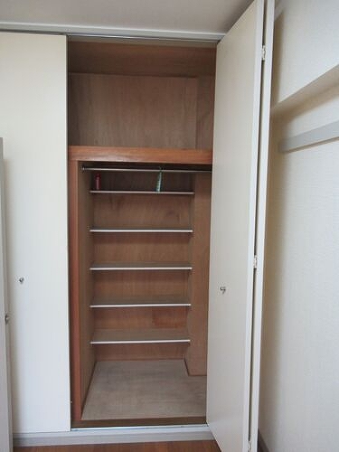 テレパレス船橋三咲Ａ棟5階 収納（洋室）　※同タイプ別部屋2021年6月撮影