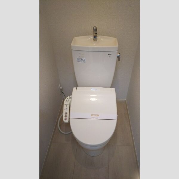 ベルテ・イマイ205号室 温水洗浄便座