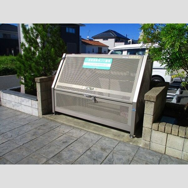 フェザント　東館 ゴミストッカー