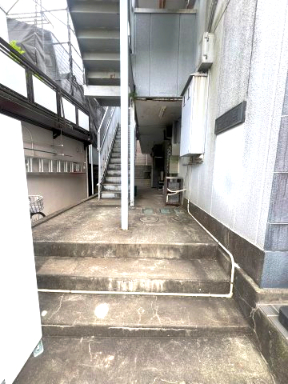 一刻館302号室 エントランス