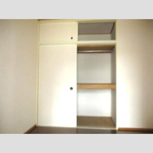 Tレジデンス　C 収納