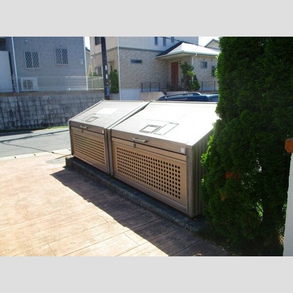 ベネツォーネ　B ゴミストッカー