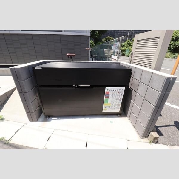 フェリス301号室 入居者様専用ゴミストッカー