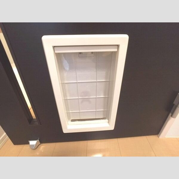 Villa Hermitage Court107号室 ペット用扉