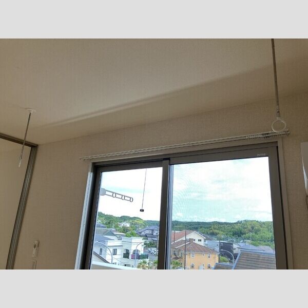 ソレアード301号室 物干し金物