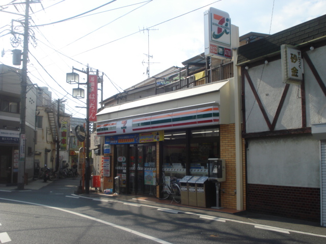リリィガーデン セブンイレブン平間店まで240ｍ