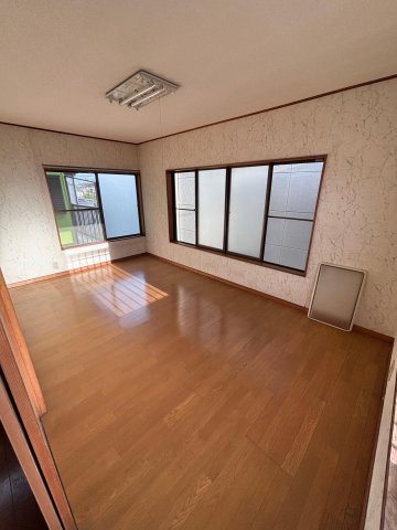 西武池袋線 狭山ヶ丘駅 3階建 築31年 2025年11月、クリーニング済み